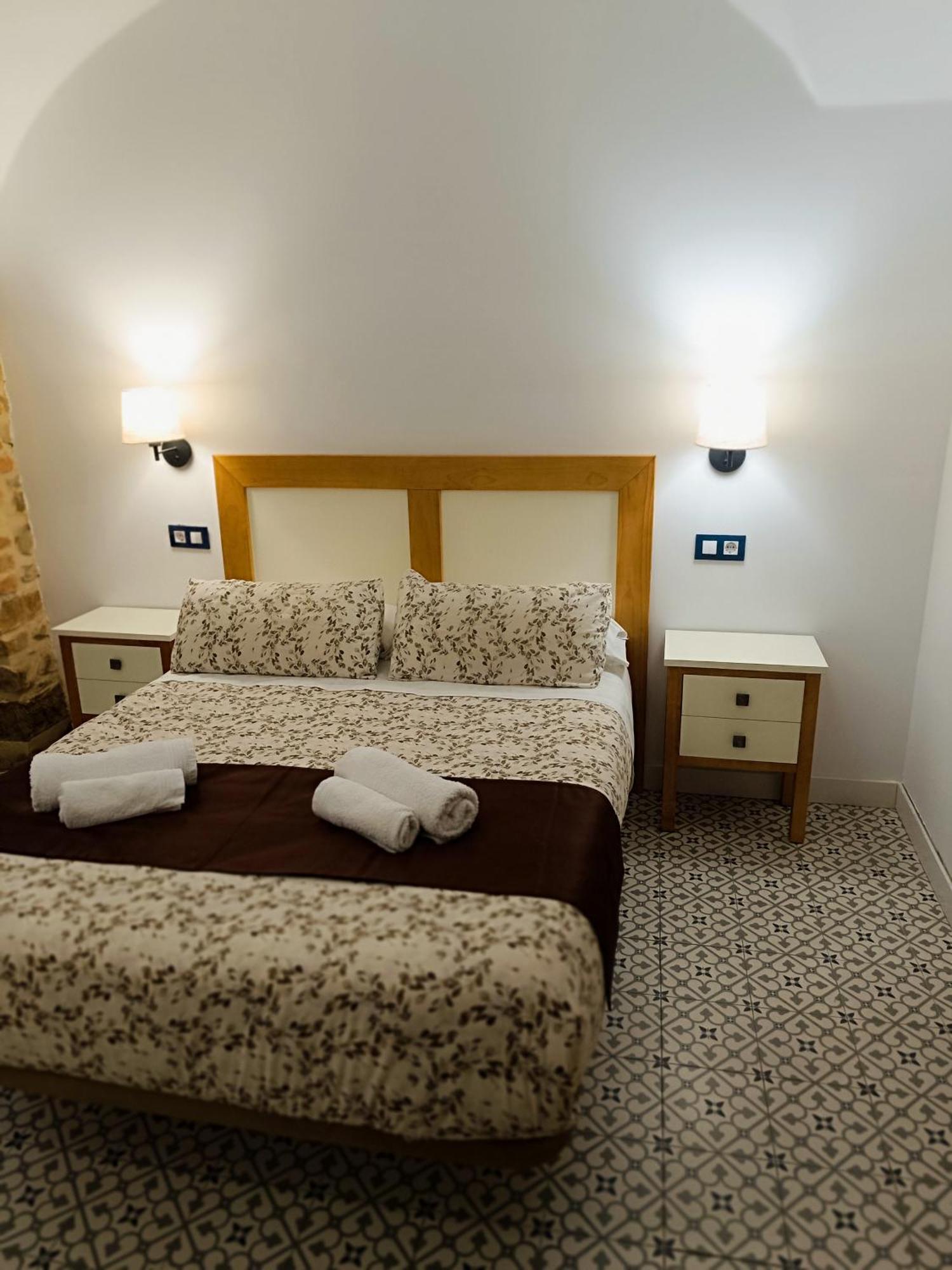 Al-Qazeres Suites Касерес Екстер'єр фото